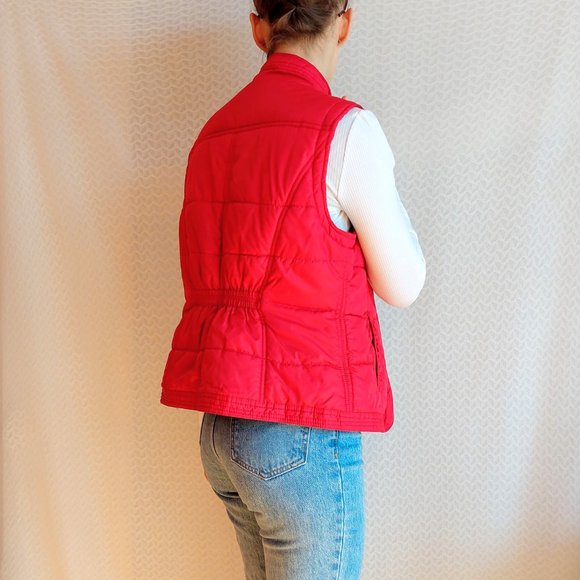 Sleeveless red puffer jacket - Picture 4 of 14
